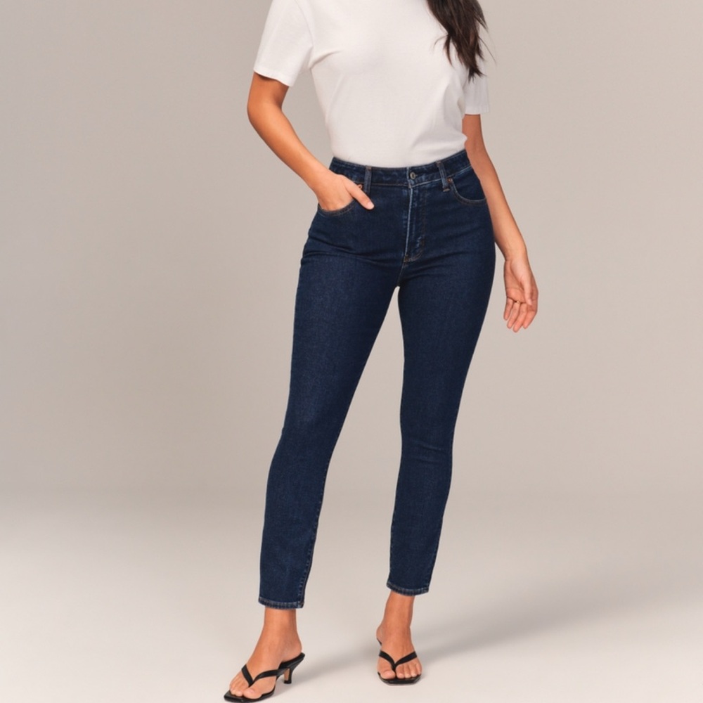 Abercrombie & Fitch Dark Blue Women’s Curve Love Jeans